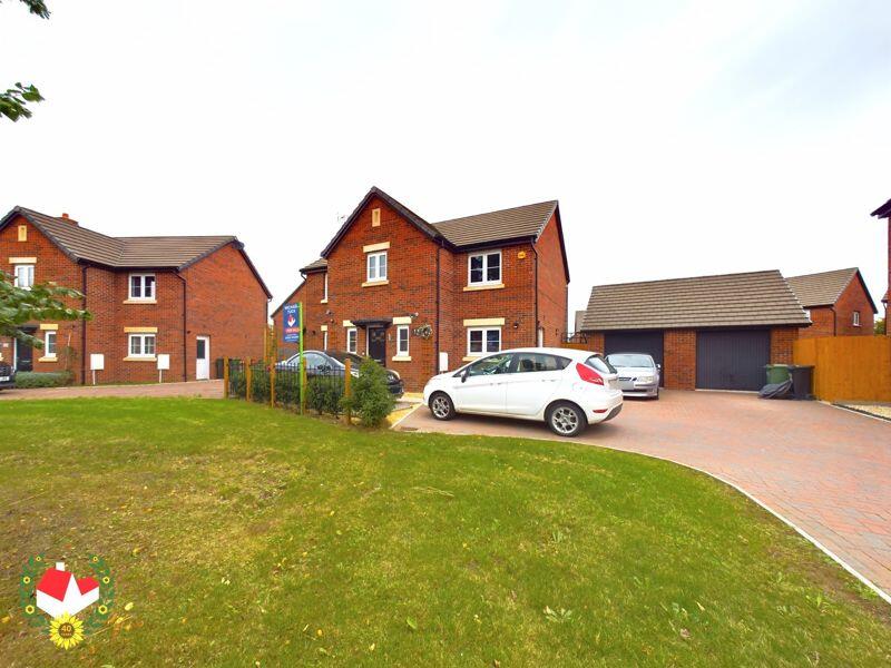 4 bedroom detached house for sale in Knotgrass Way, Hardwicke