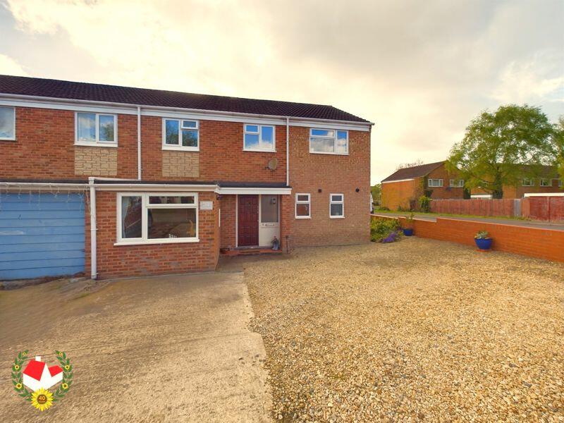 5 bedroom end of terrace house for sale in Brecon Close, Quedgeley, Gloucester, GL2