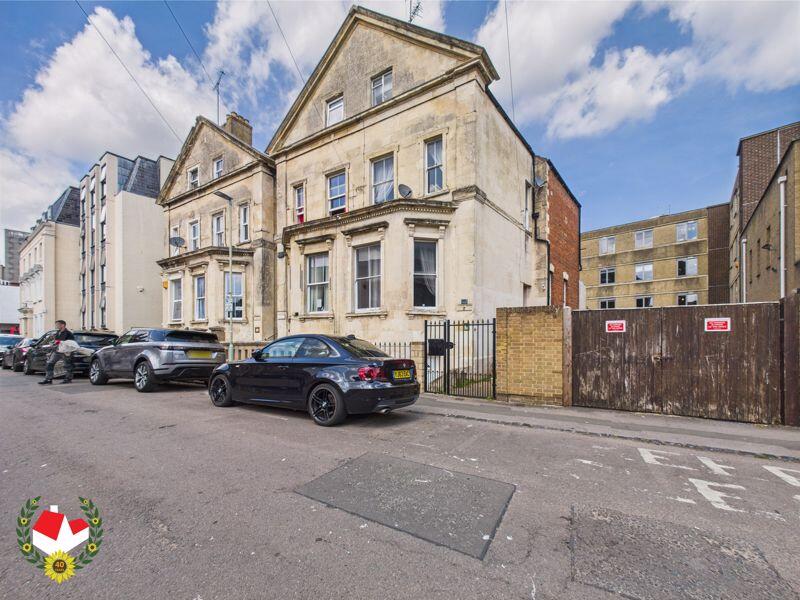 5 bedroom semi-detached house