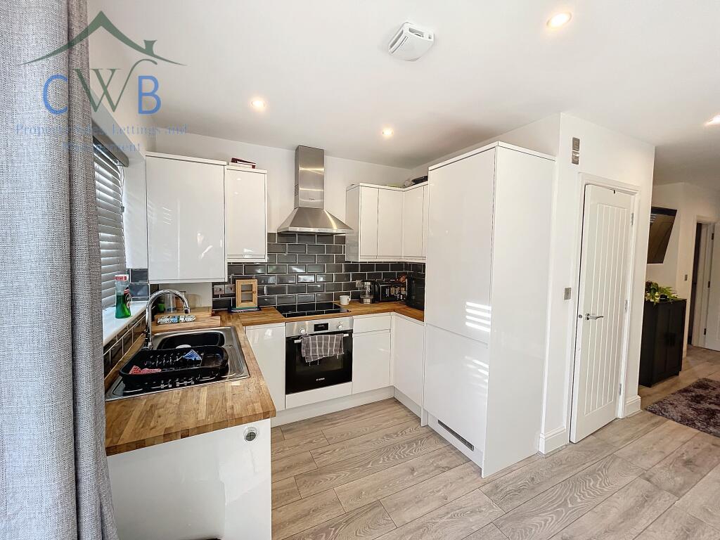 3 bedroom semidetached house for sale in Vicarage Road, Halling, ME2