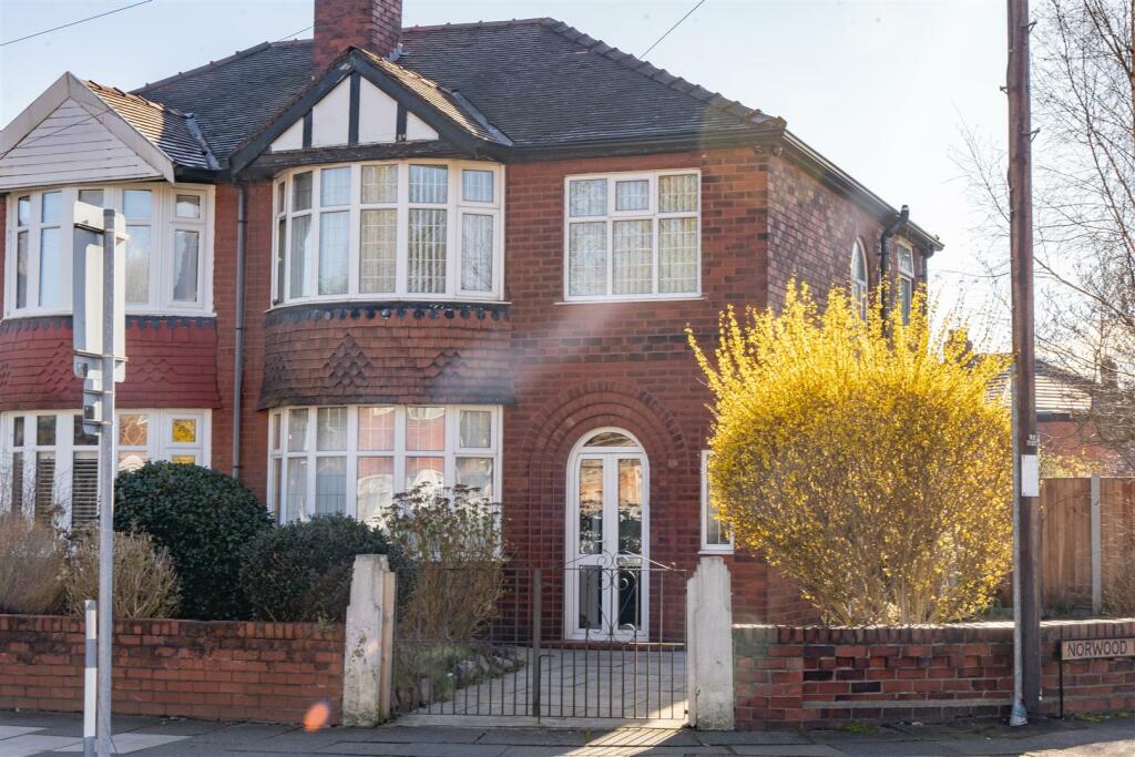 3 bedroom semidetached house for sale in Kings Road, Stretford, M32