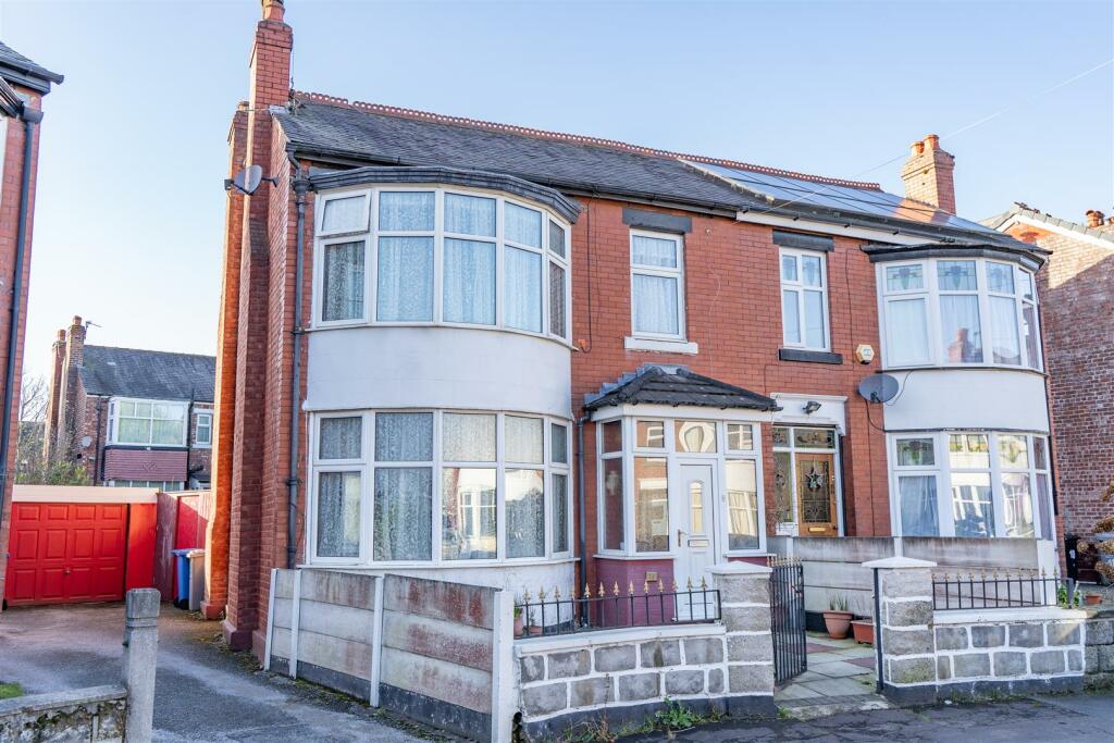 3 bedroom semidetached house for sale in Rostherne Avenue, Old Trafford, M16