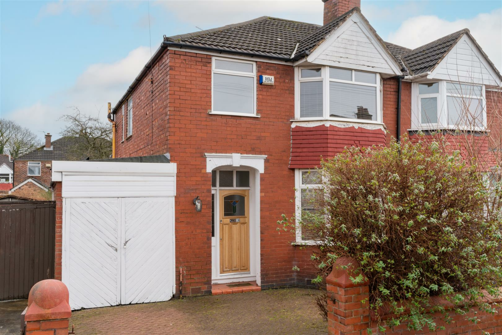 3 bedroom semidetached house for sale in Crimsworth Avenue, Whalley