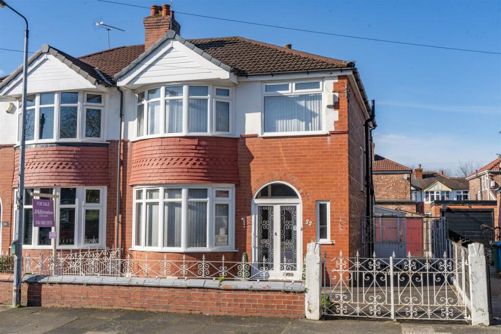 3 bedroom semi-detached house for sale in Basford Road, Firswood, M16