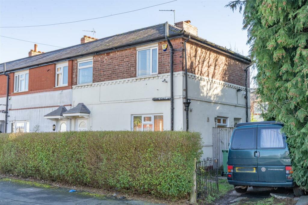3 bedroom end of terrace house for sale in Saltney Avenue, Withington, M20