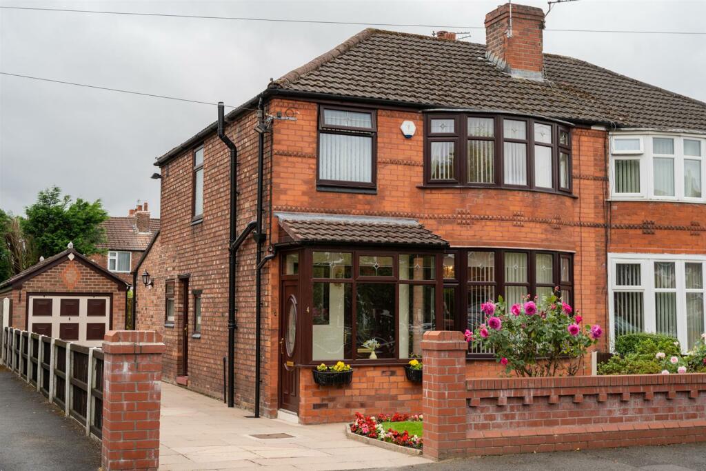 3 bedroom semidetached house for sale in Hartswood Road, Withington, M20