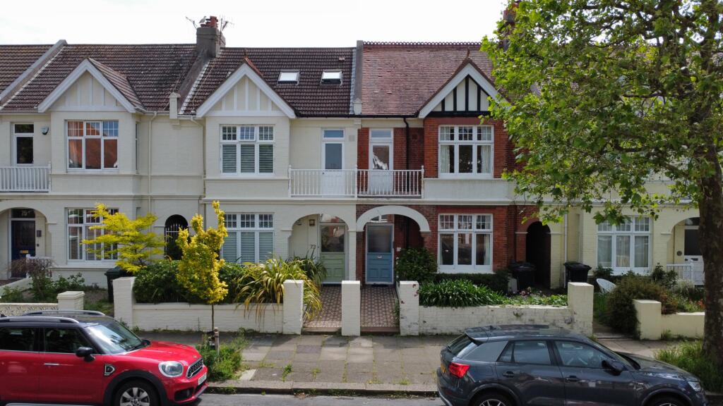 4 bedroom semidetached house for sale in Walsingham Road, Hove, BN3