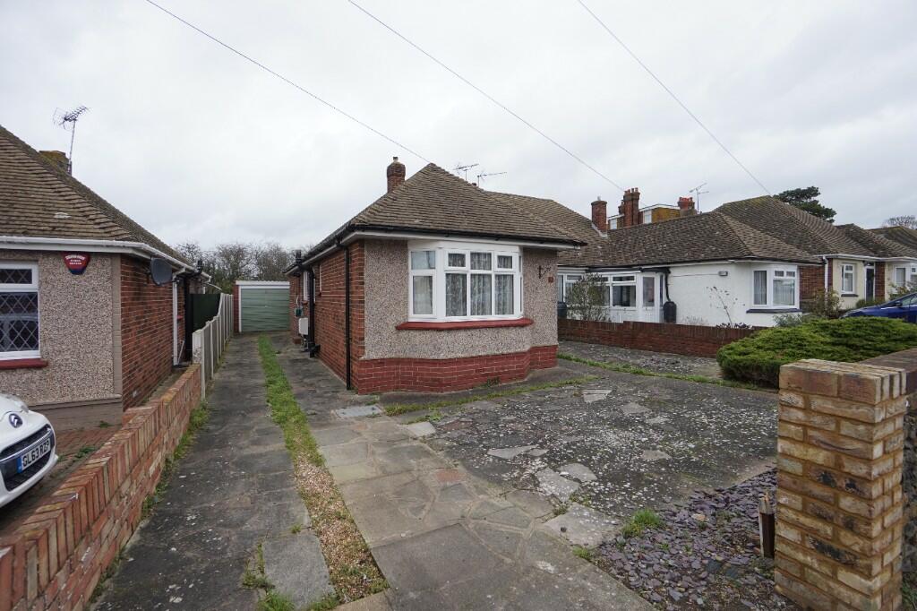 2 bedroom semidetached bungalow for sale in Essex Gardens, Birchington