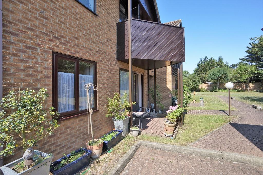 2 bedroom ground floor flat for sale in Miles Way, Birchington, Kent, CT7