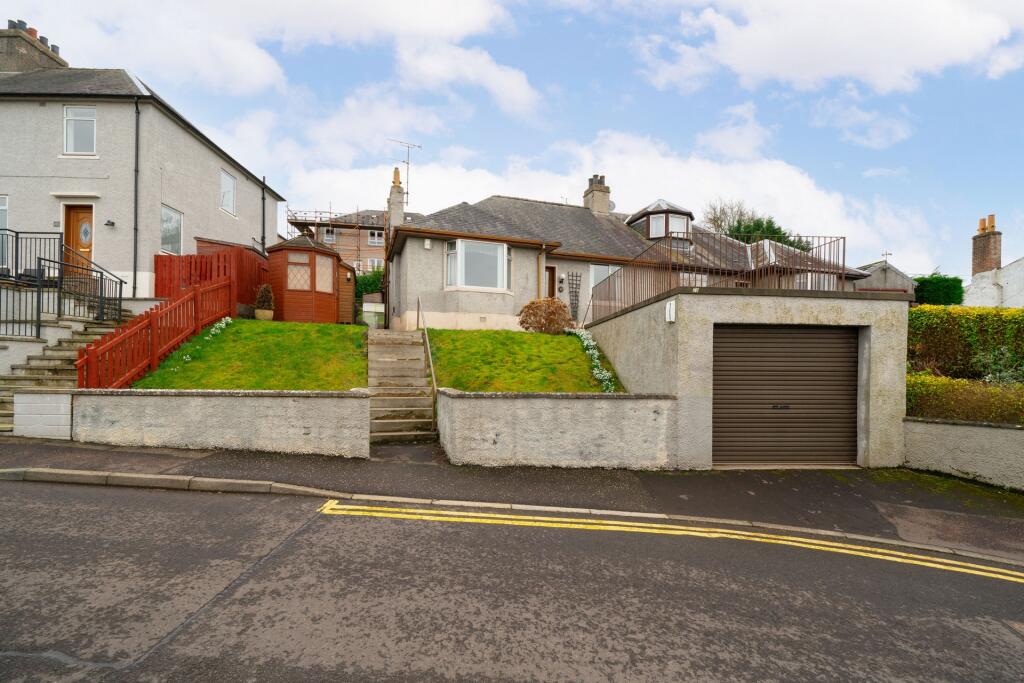 3 bedroom semidetached house for sale in Banklands, Newburgh, KY14