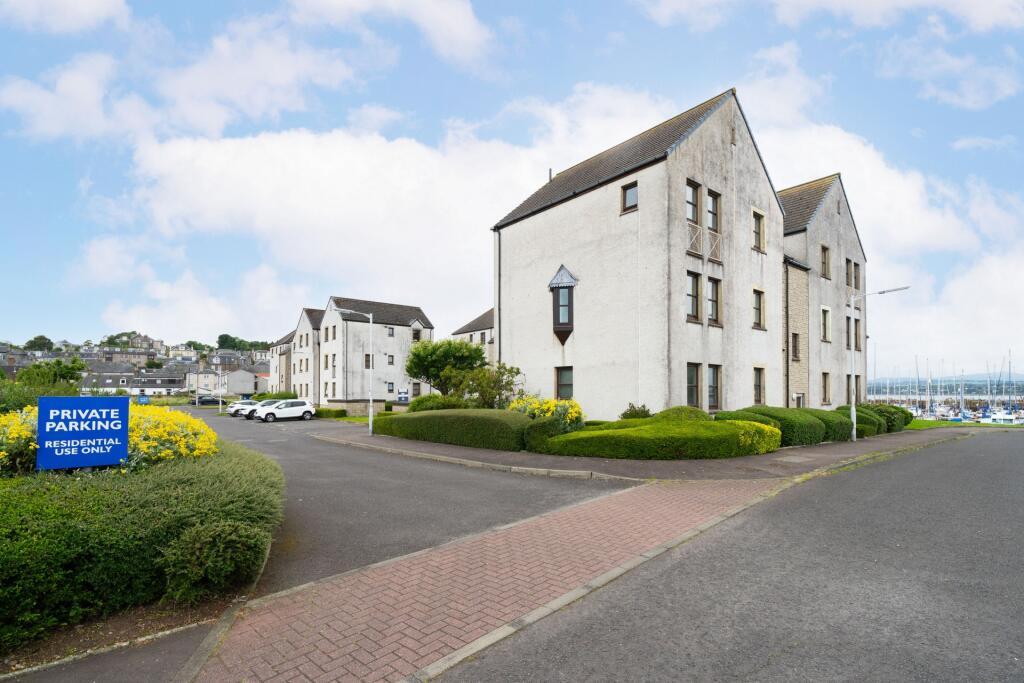 2 bedroom flat for sale in Harbour Road, Tayport, DD6