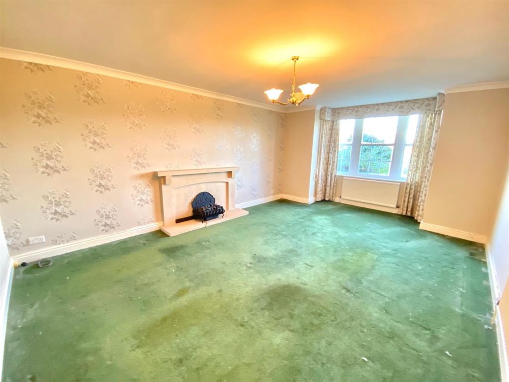 2 bedroom semidetached house for sale in Wakefield Road, Lightcliffe