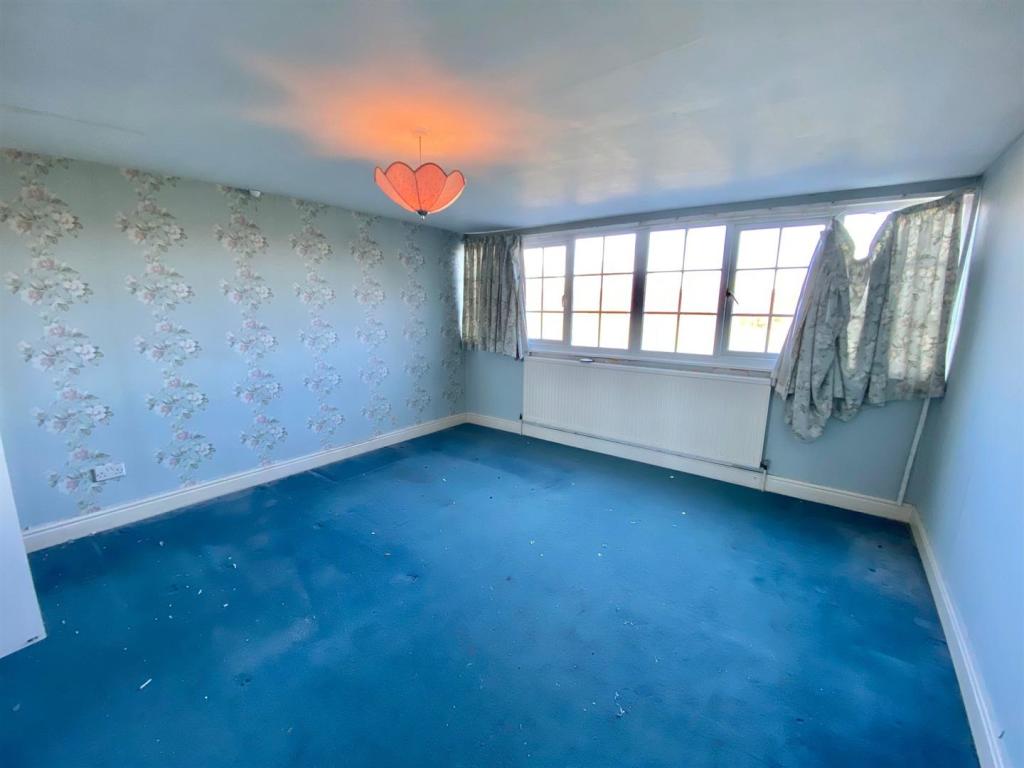 2 bedroom semidetached house for sale in Wakefield Road, Lightcliffe