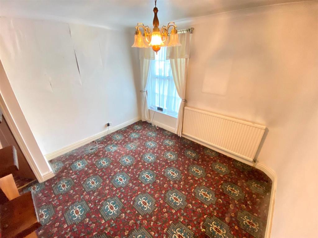 2 bedroom semidetached house for sale in Wakefield Road, Lightcliffe