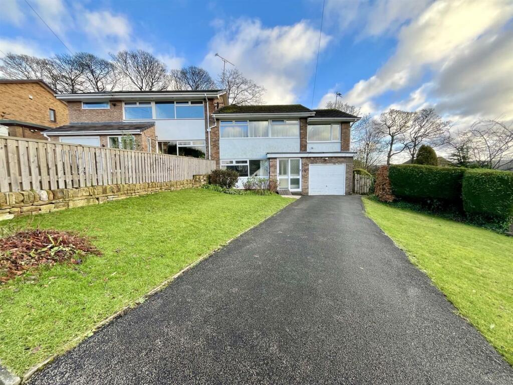 4 bedroom semidetached house for sale in Trenance Gardens, Greetland