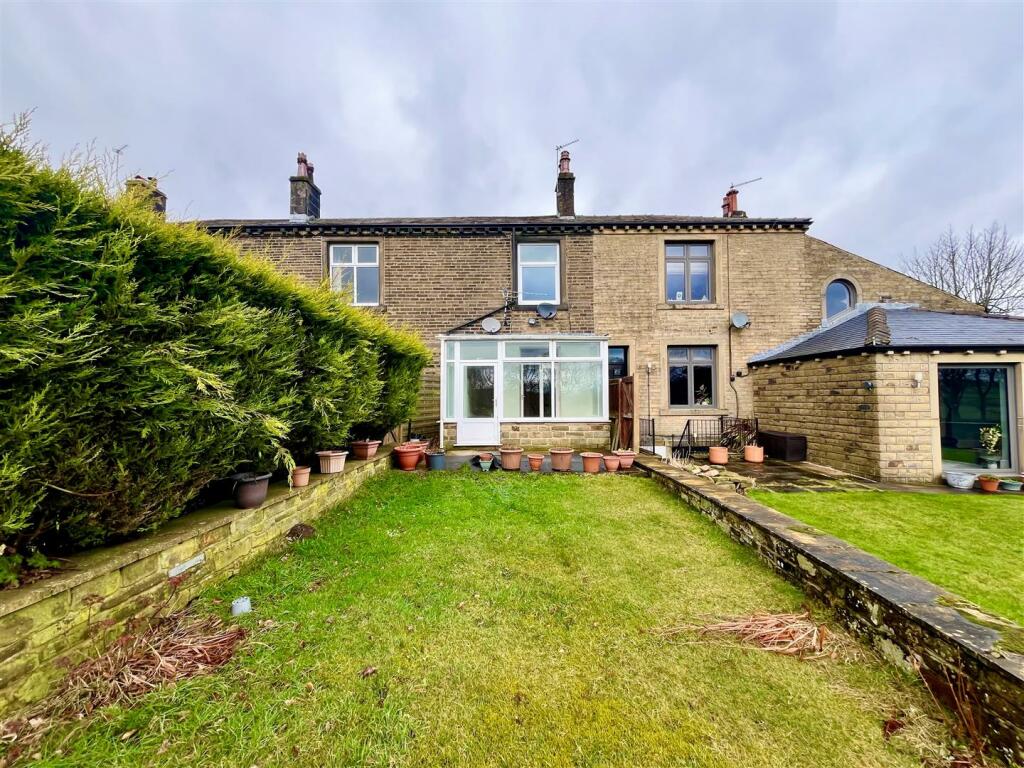 2 bedroom terraced house for sale in Krumlin Hall Cottages, Barkisland