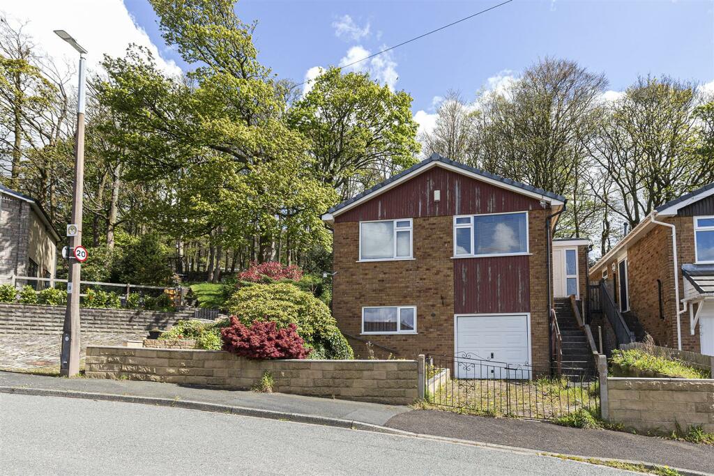 2 bedroom detached house for sale in Hullett Drive, Mytholmroyd, Hebden