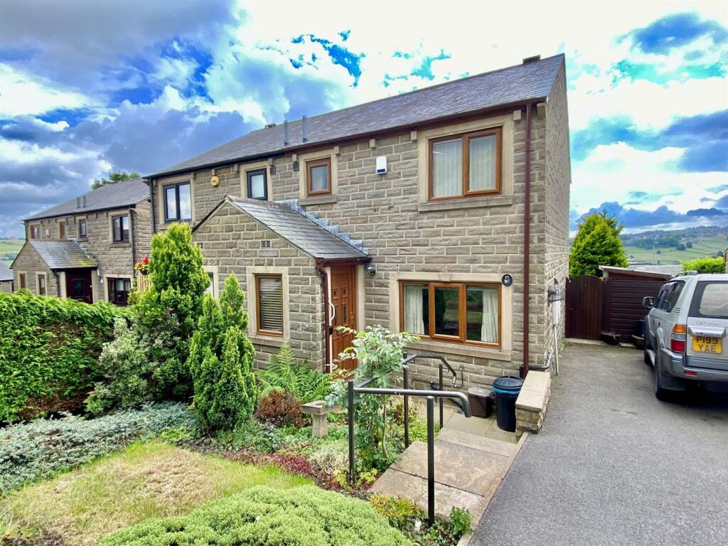 2 bedroom semidetached house for sale in Blackwall Rise, Sowerby