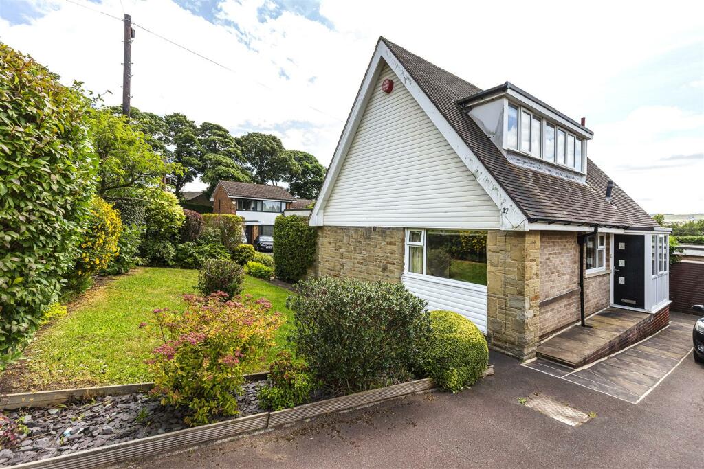 4 bedroom house for sale in Trenance Gardens, Greetland, Halifax, HX4