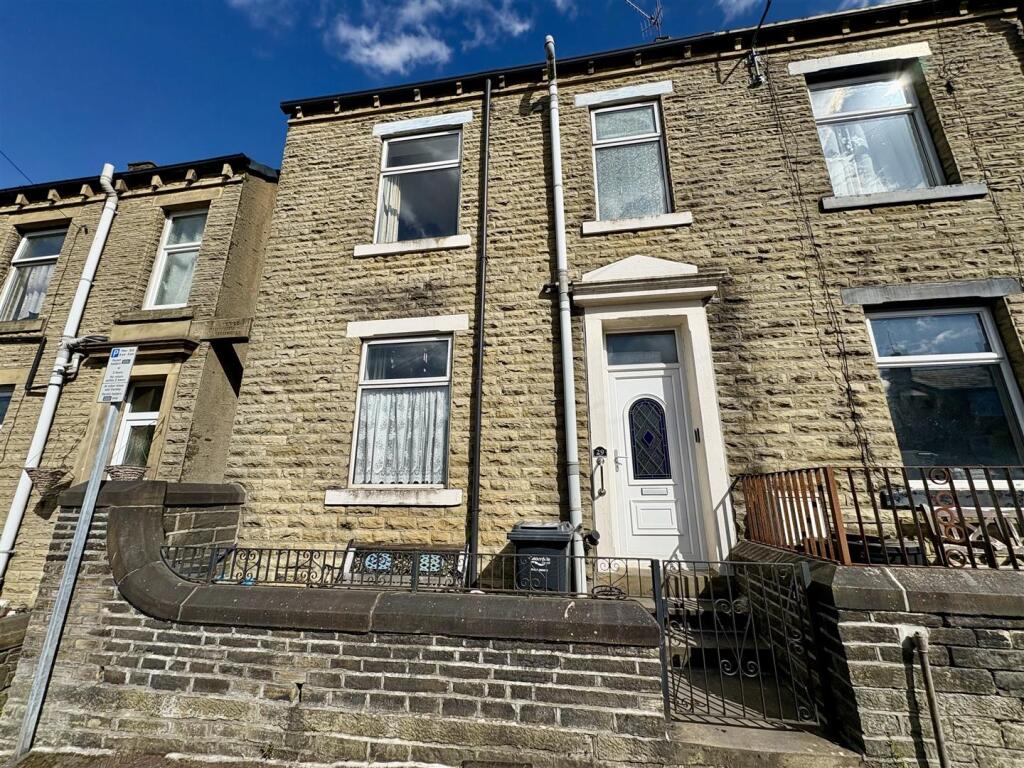 5 bedroom end of terrace house