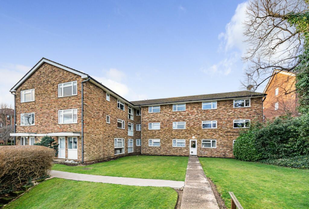 2 bedroom apartment for sale in Lyonsdown Road, New EN5