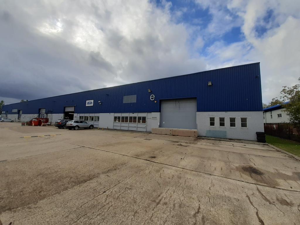 Warehouse to lease in Unit 3E Gatwick Gate, Charlwood Road, Lowfield
