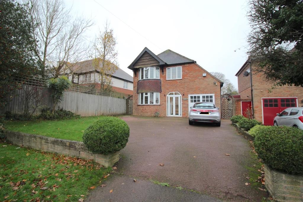 3 Bedroom End Of Terrace Housefor Sale In Graham Road