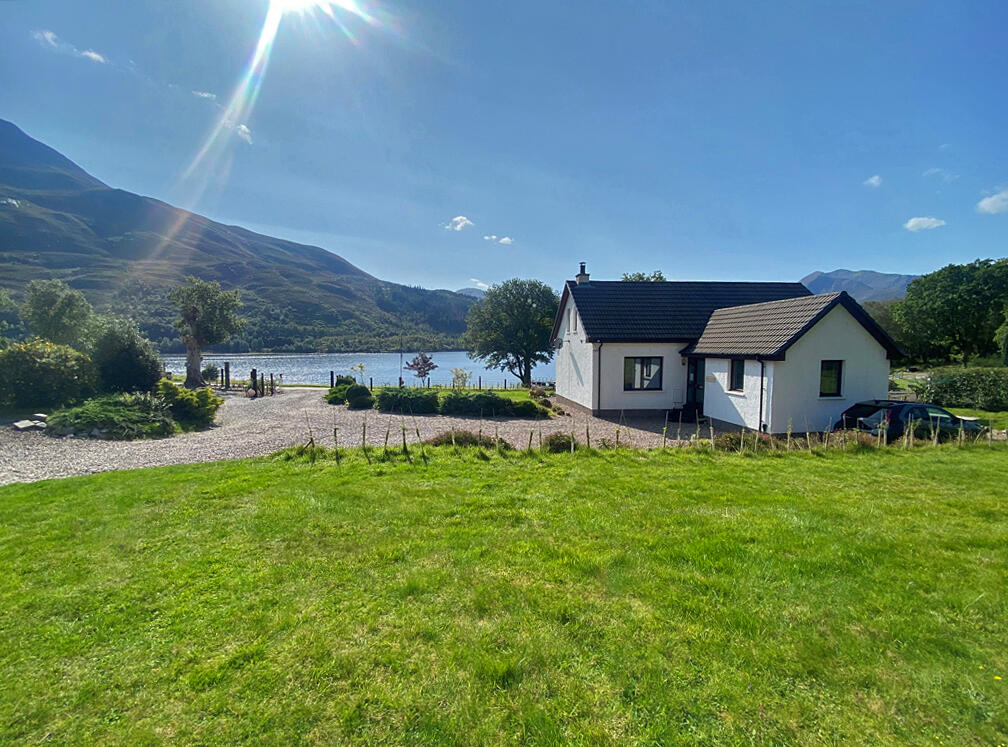 4 bedroom detached house for sale in Tiranui, Loch Leven, North