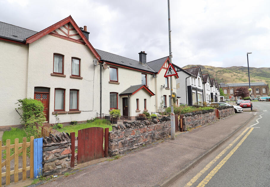 2 bedroom terraced house for sale in 17 Leven Road, Kinlochleven