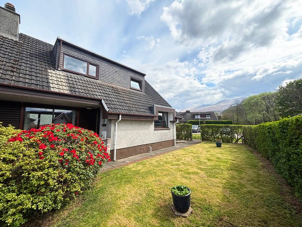 Main image of property: 3 McAlpine Place, Lochyside, Fort William, PH33 7NT