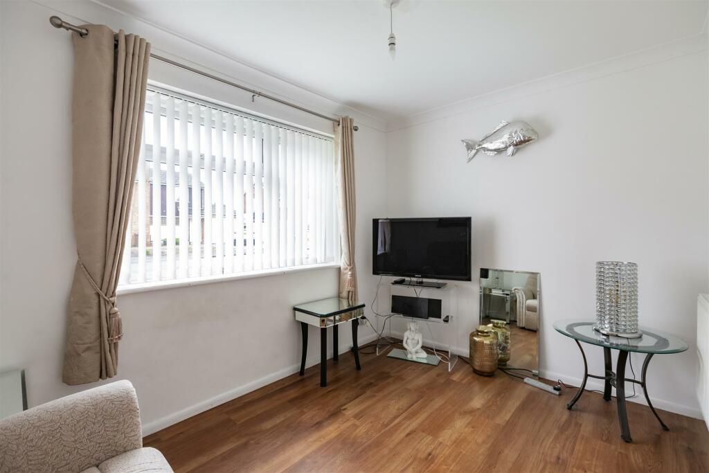 Additional property image - Warwick Gardens, Meopham