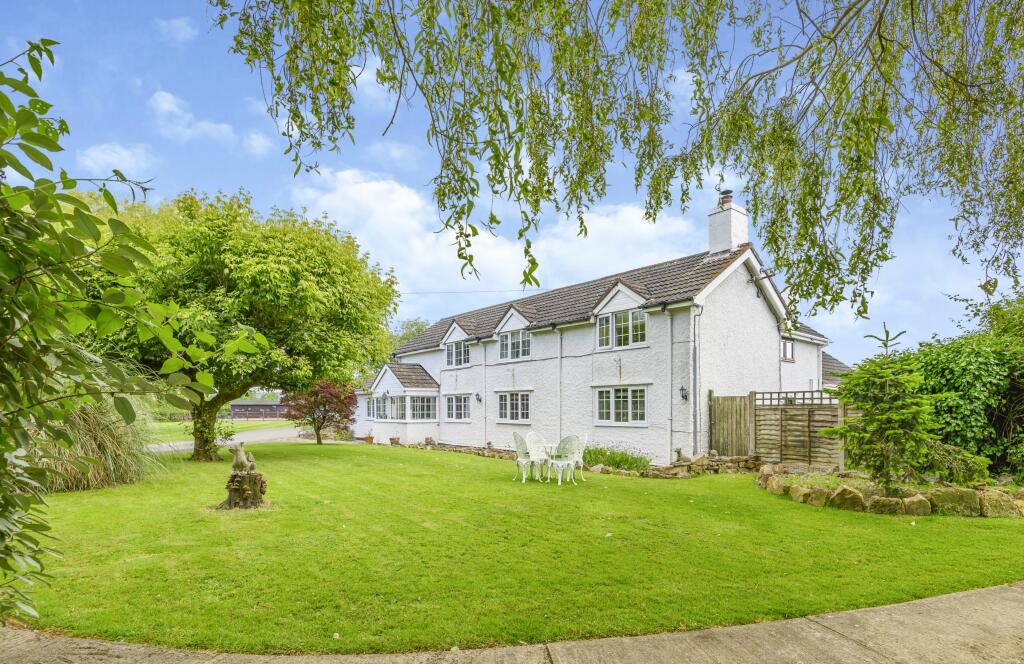 4 bedroom detached house for sale in Whitewall, Magor, Caldicot, NP26