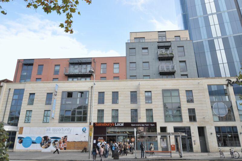 Studio apartment for rent in Central Quay North, Broad Quay, BS1