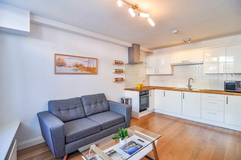 2 bedroom flat for rent in Hotwell Road, Harbourside, BS8