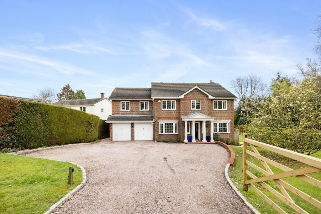 4 bedroom detached house for sale in The Drive, Maresfield, TN22