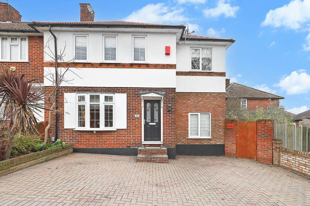 3 bedroom end of terrace house for sale in Groveside Road, London, E4