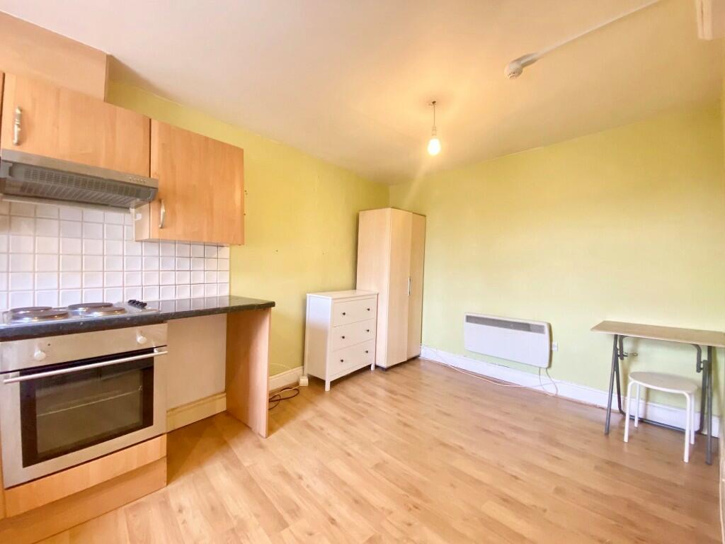Studio flat for rent in High Road, London, NW10
