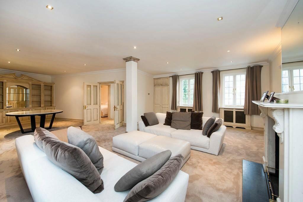 Main image of property: Pont Street Mews, London, SW1X