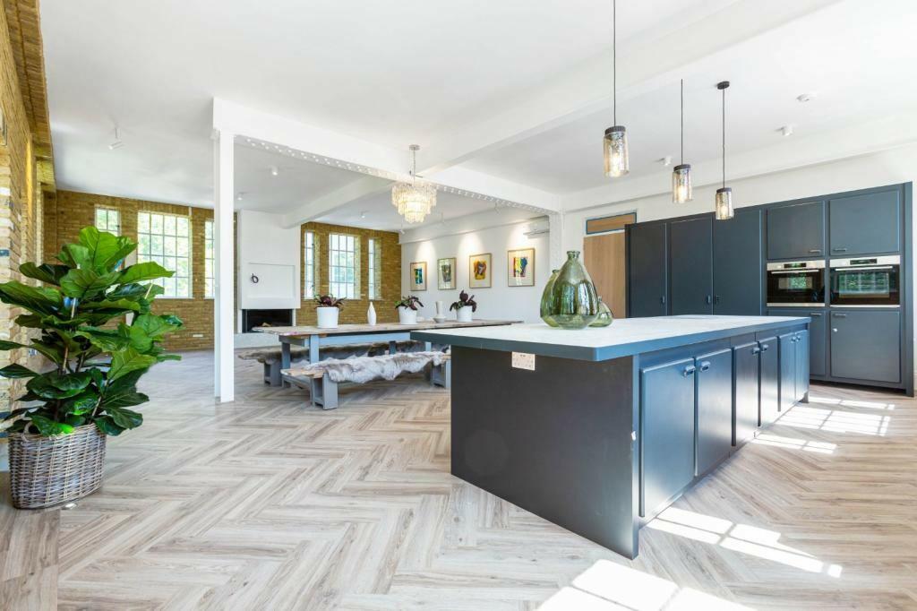 4 bedroom apartment for rent in Collingham Gardens, London, SW5