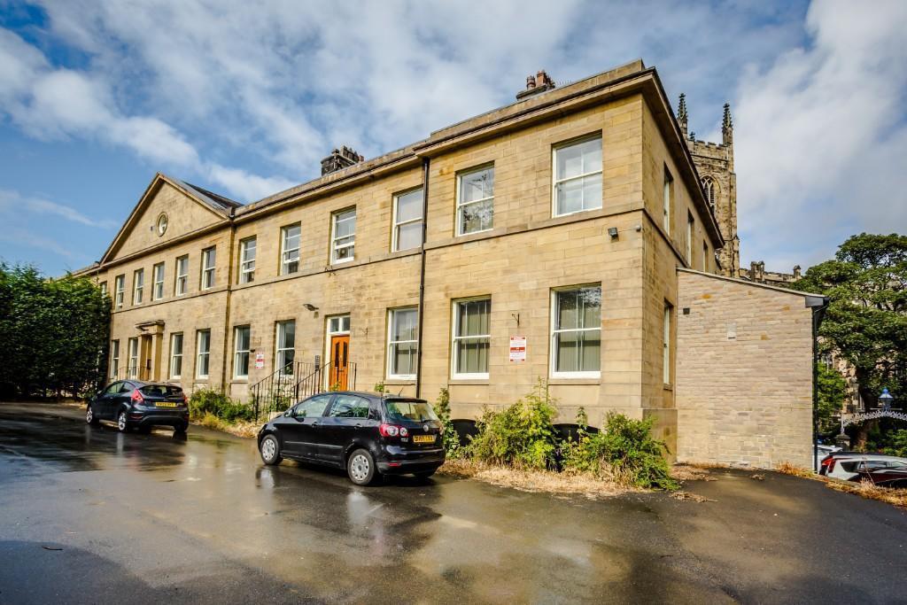 4 bedroom flat for rent in Trinity Street, Huddersfield, West Yorkshire
