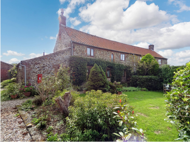 4 bedroom cottage for sale in Swaffham Road, Toftrees, NR21