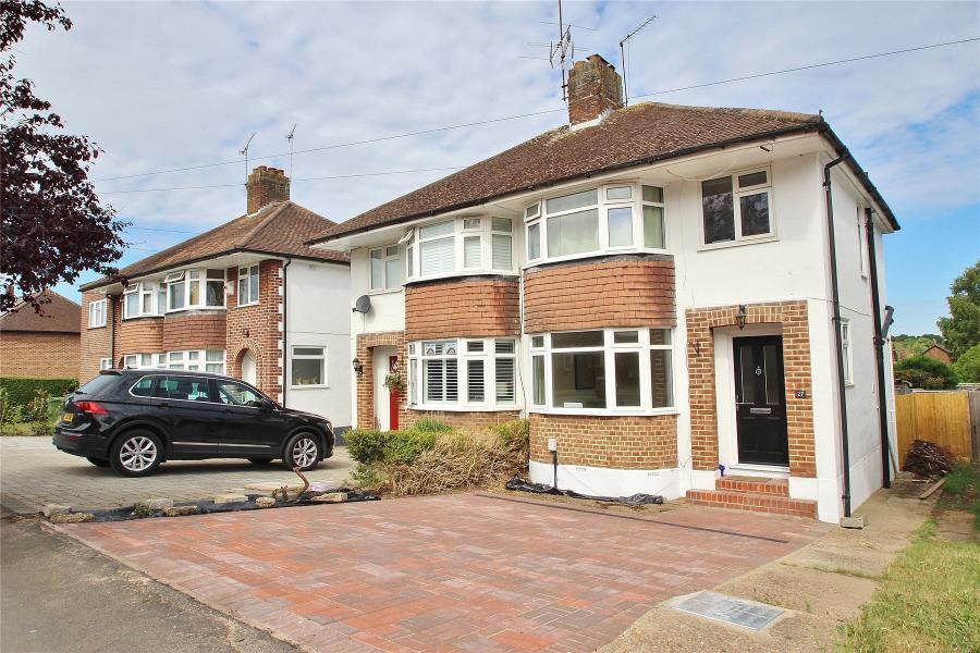 3 bedroom semidetached house for rent in Horsell , GU21