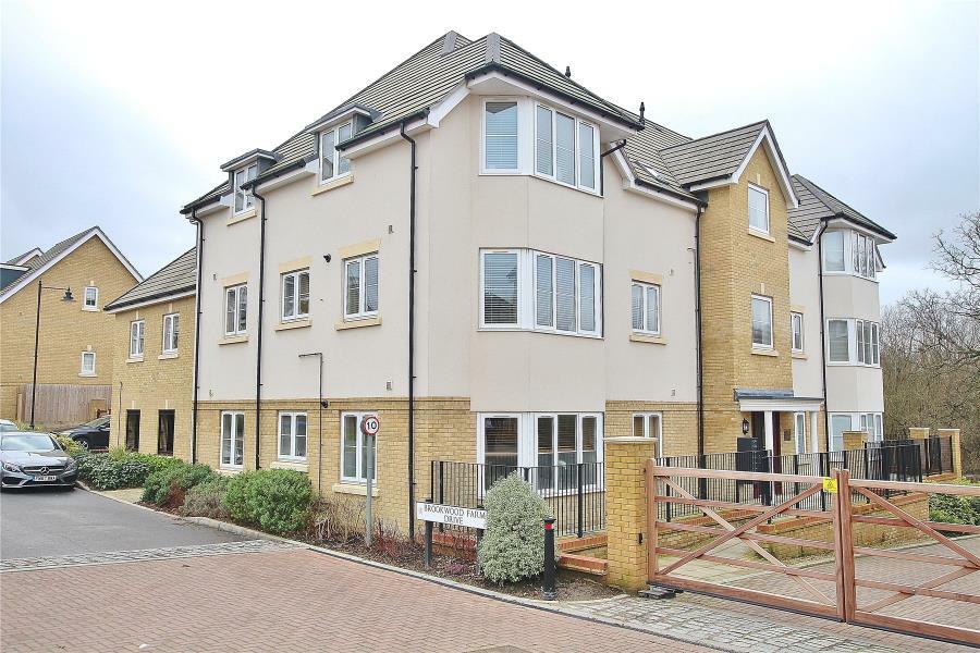 2 bedroom apartment for rent in Knaphill, Woking, Surrey, GU21
