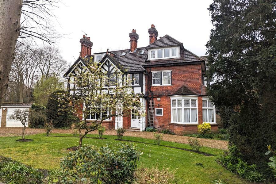 3 bedroom apartment for rent in Weybridge, Surrey, KT13