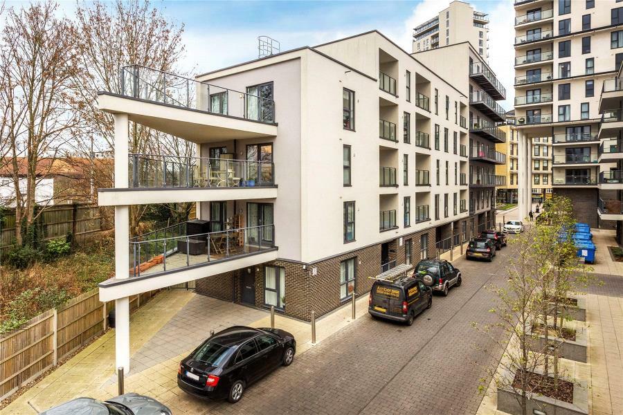 2 bedroom apartment for rent in Woking, GU22