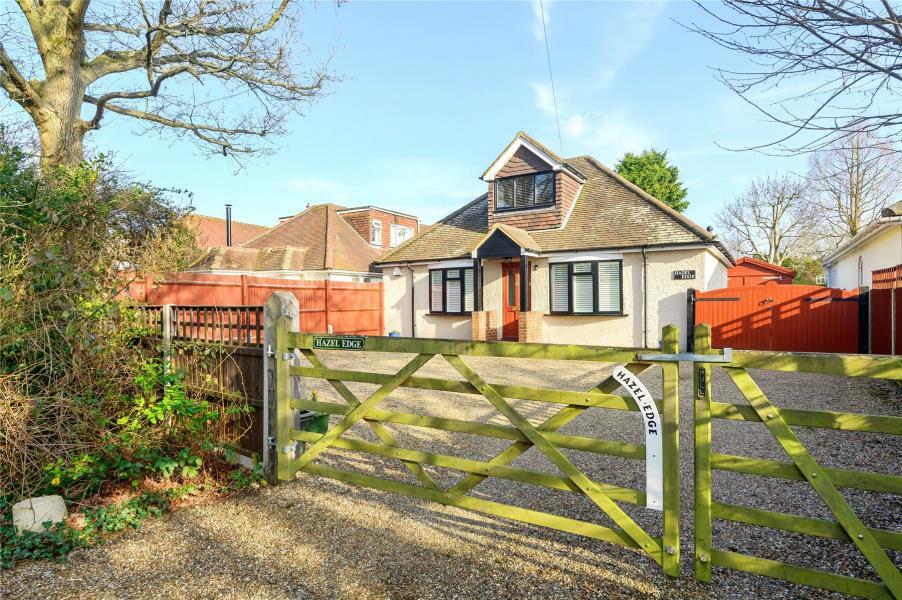 3 bedroom detached house for rent in Chobham, GU24