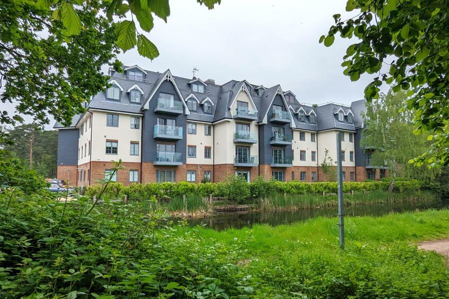 2 bedroom apartment for rent in Woking, Surrey, GU21
