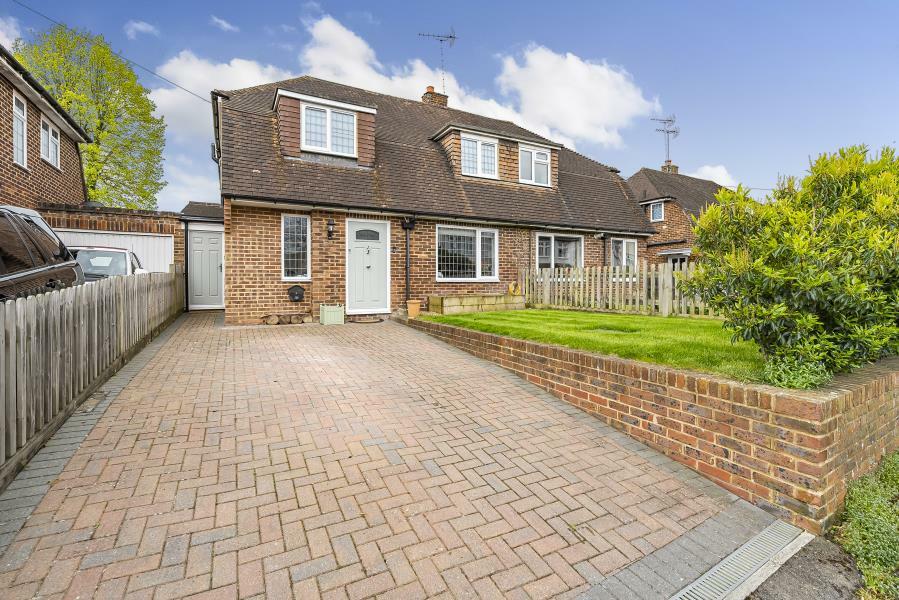 4 bedroom semidetached house for rent in Horsell, GU21