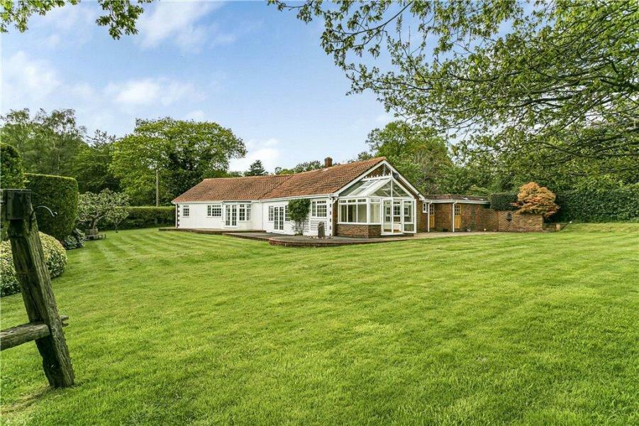 4 bedroom detached bungalow for rent in Chobham, GU24