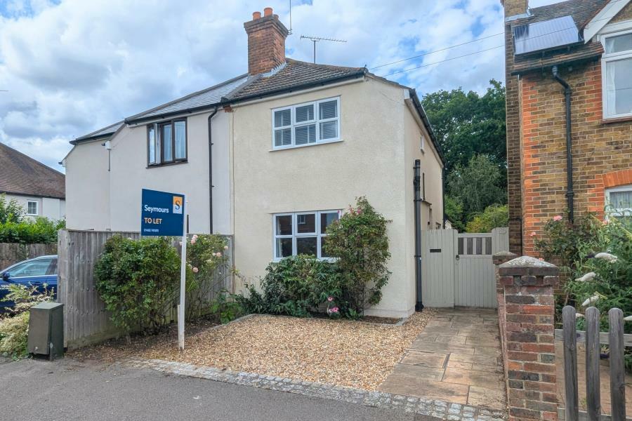 2 bedroom semidetached house for rent in Horsell, Woking, Surrey, GU21